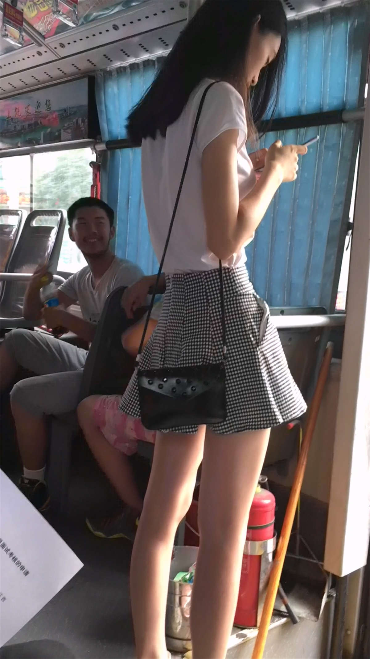 图片[2]-超美的175短裙长腿妹子-日更街拍
