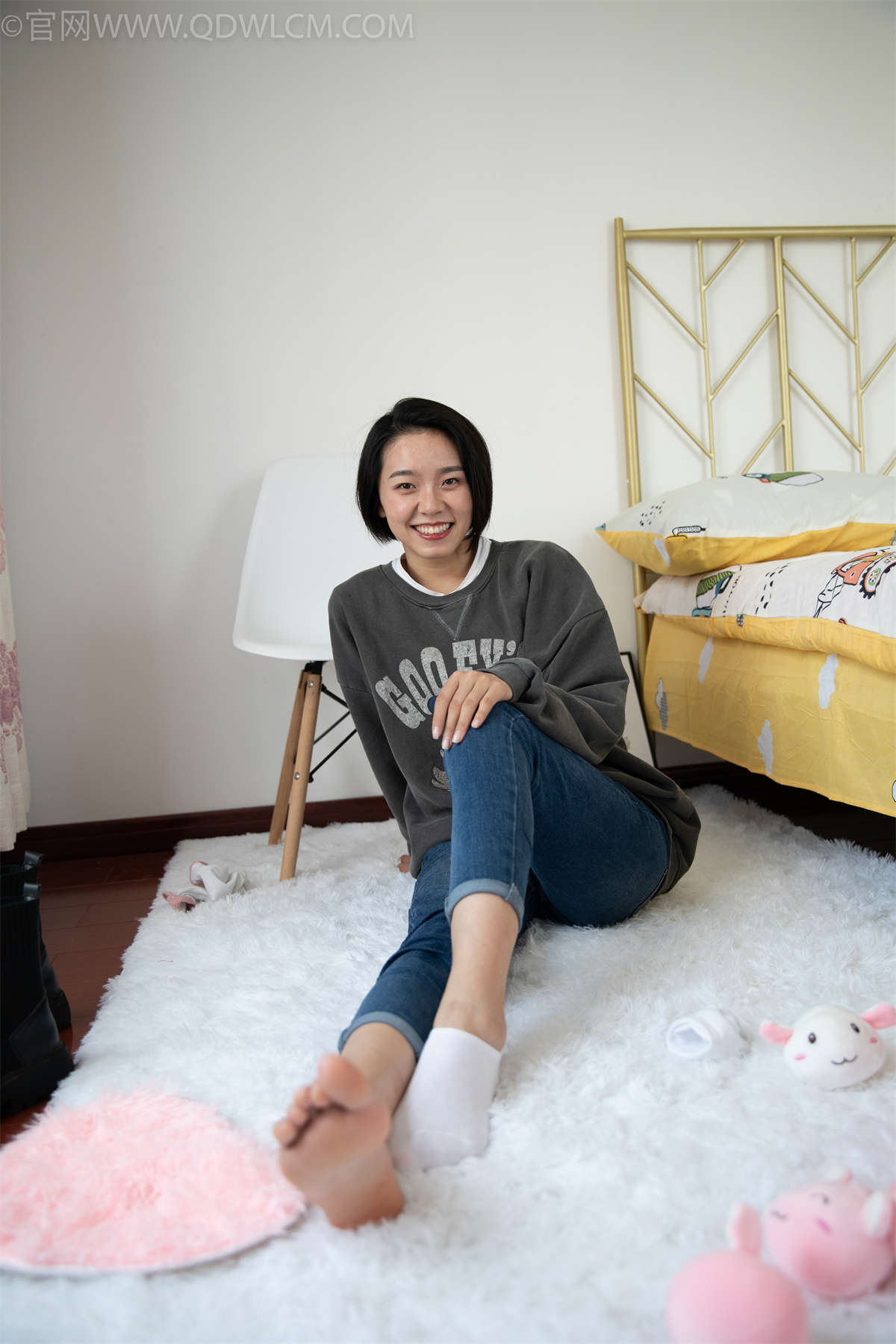 物恋传媒 NO.1186 小飞-马丁靴白色短棉袜裸足（盲盒3）-日更街拍