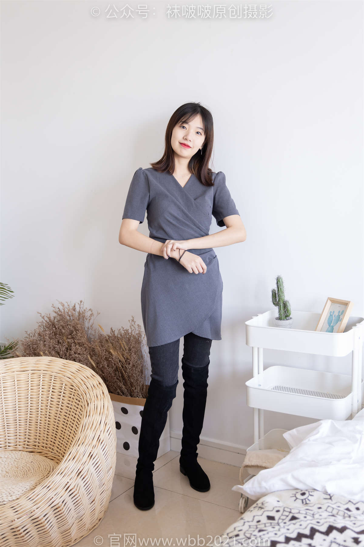 图片[2]-袜啵啵 No.256 小甜豆-长靴、短白棉袜 花絮版-日更街拍