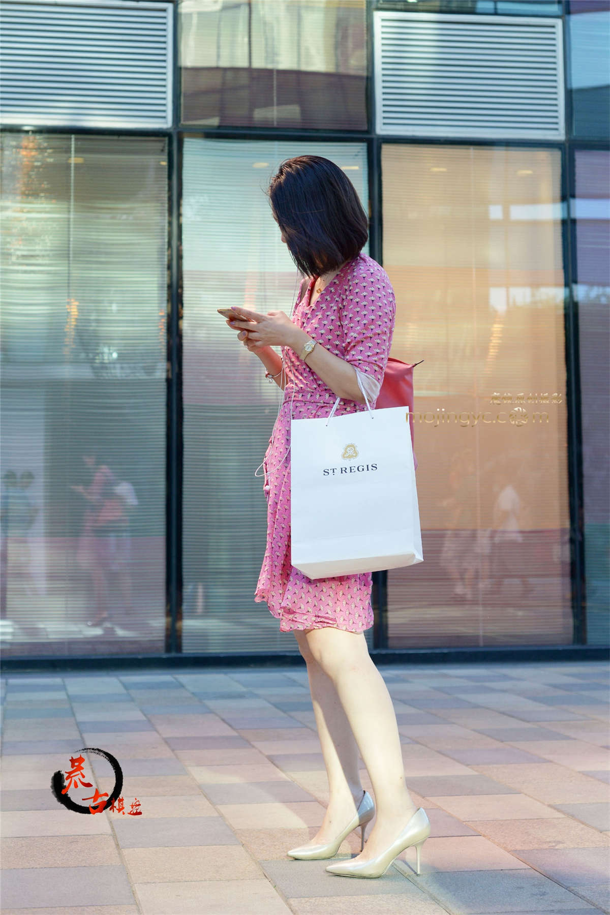 图片[2]-8-3 成熟少妇，性感高跟-日更街拍