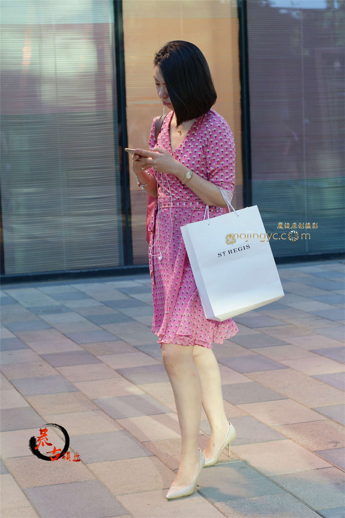 8-3 成熟少妇，性感高跟-日更街拍