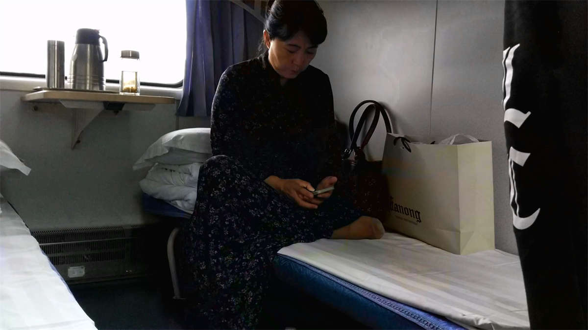 图片[2]-火车上遇到美女-日更街拍