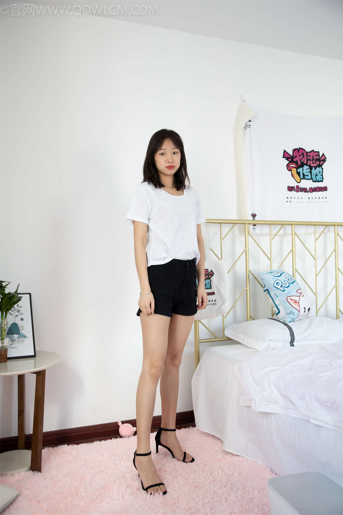 物恋传媒 NO.1005 小甜-甜的回想-日更街拍