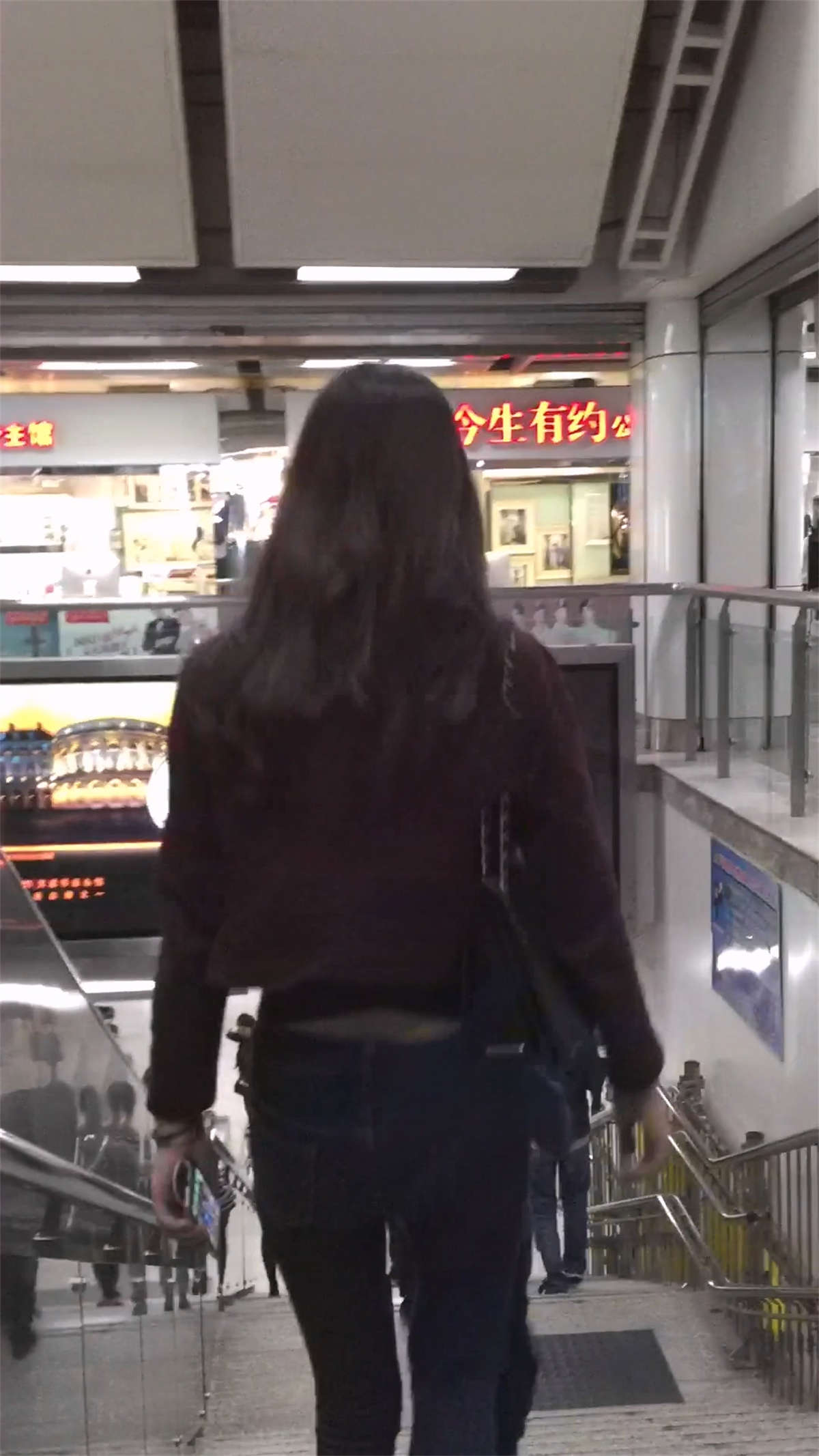 图片[2]-背带交叉紧牛-日更街拍