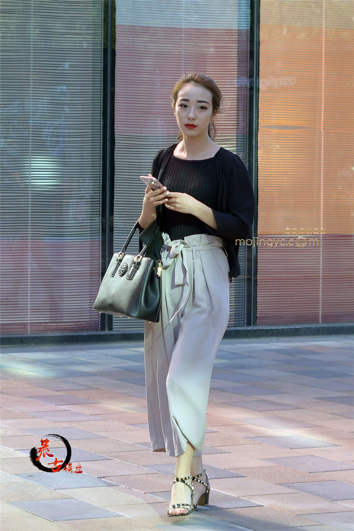 8-3 肥裤靓女-日更街拍