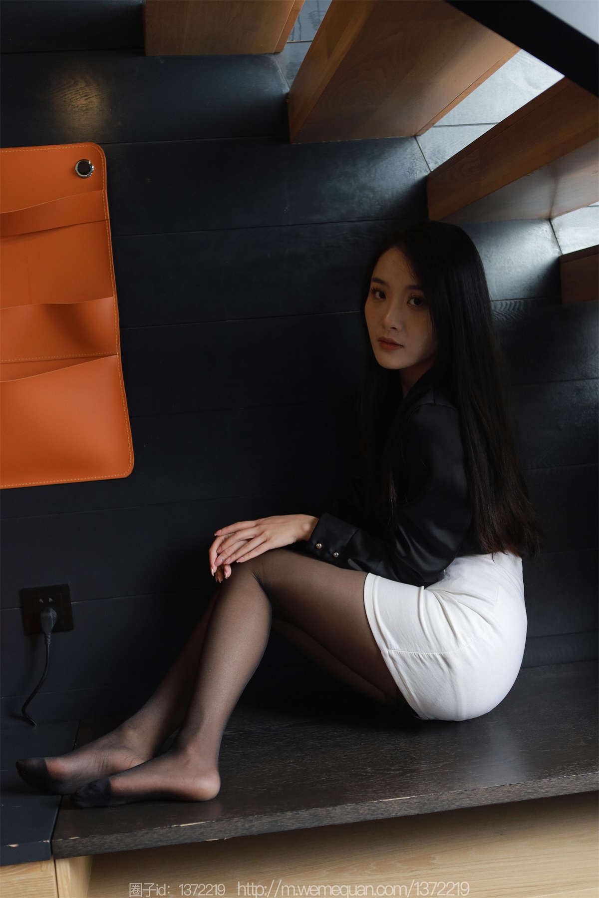 IESS异思趣向 2023.01.21 丝享家1336：婉萍 房间里的OL-日更街拍