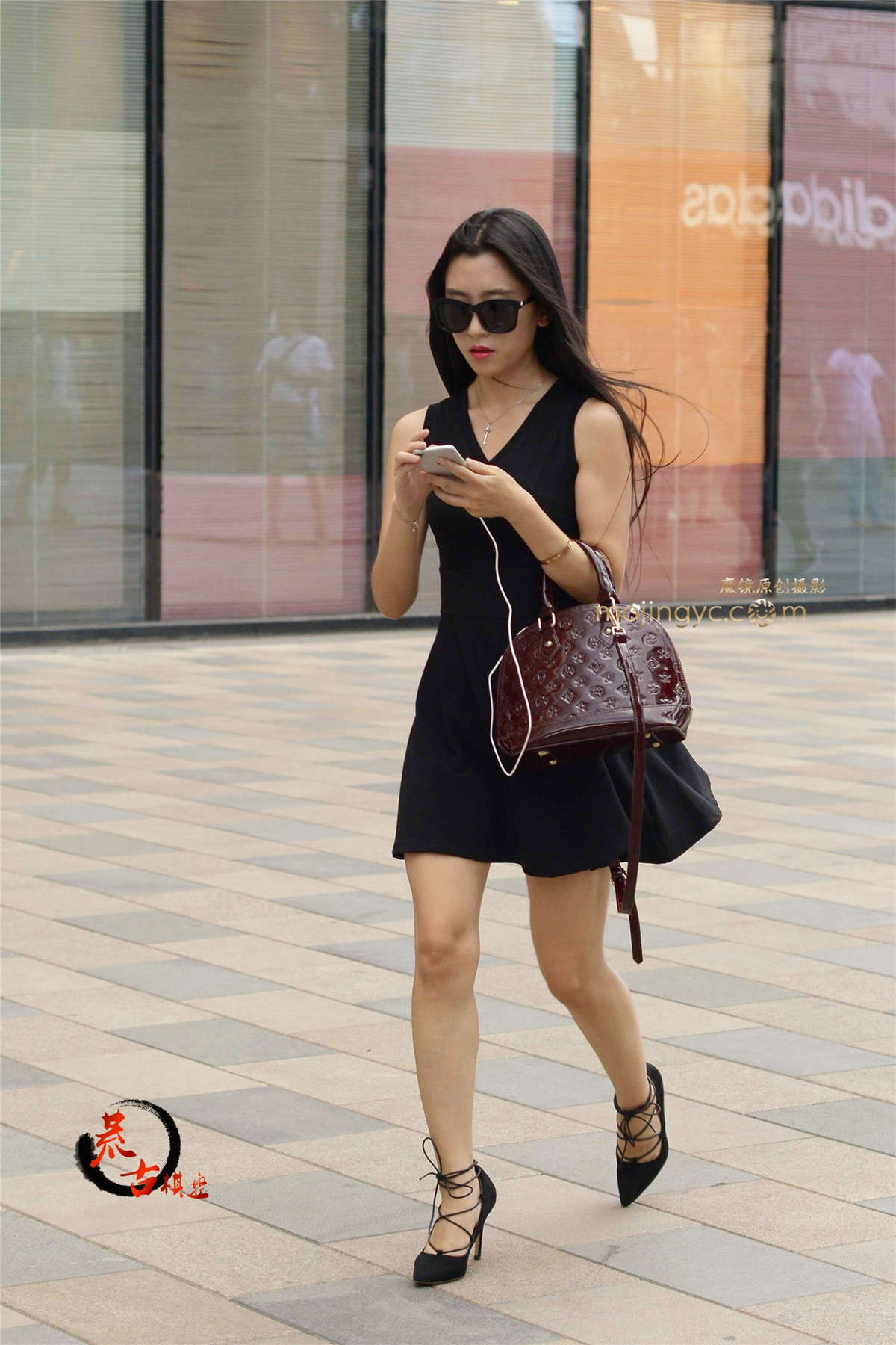 图片[2]-8-3 黑色系带细高跟-日更街拍