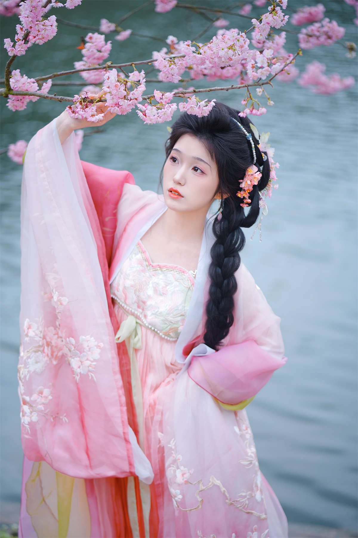 图片[2]-YITUYU艺图语 2025.04.08 粉黛 梓榆喝点甜的呀-日更街拍