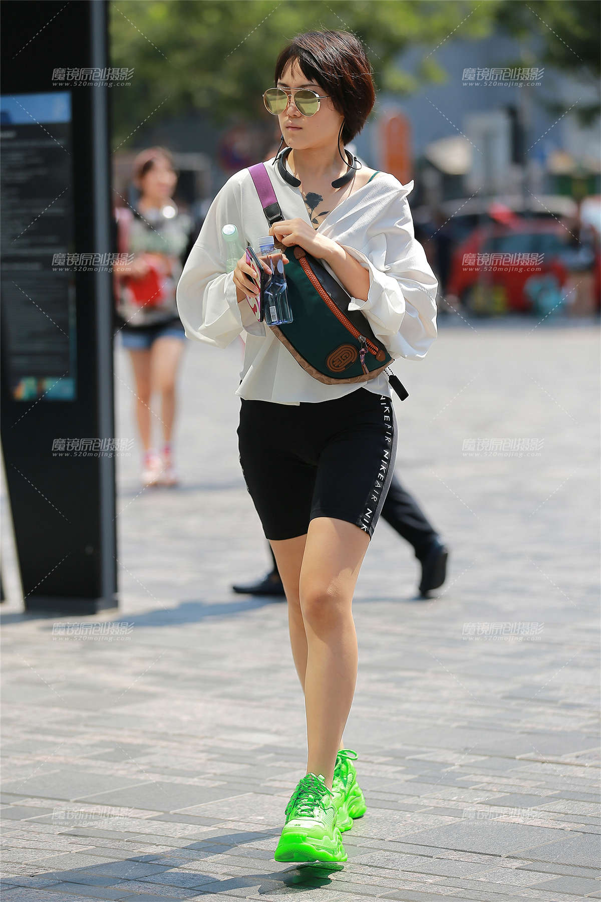 瑜伽短裤美女-日更街拍