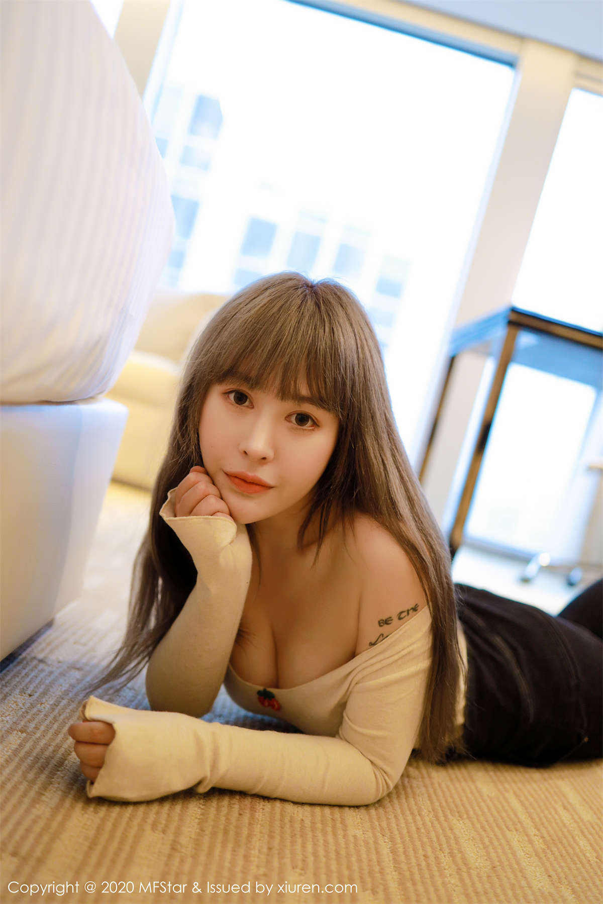 图片[2]-MFStar模范学院 2020.03.10 VOL.284 艾莉✨Evelyn-日更街拍