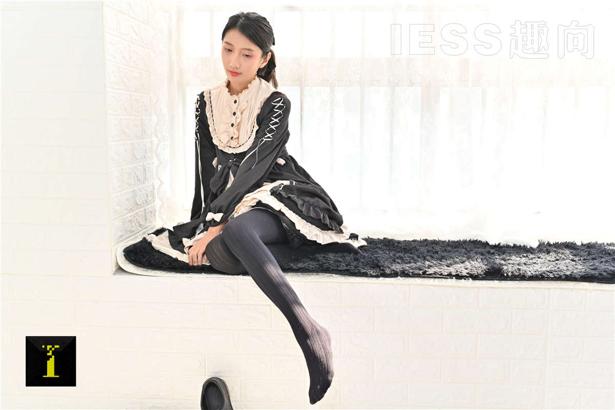 IESS异思趣向 普惠集140 森爷 厚袜子-日更街拍