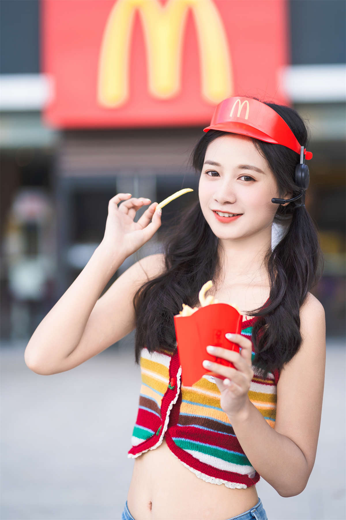 YITUYU艺图语 2024.09.27 今天是麦当劳女孩 橙子舒-日更街拍