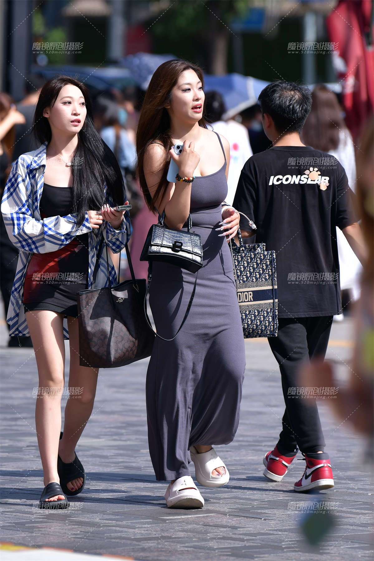 ★吊带灰裙美女-日更街拍