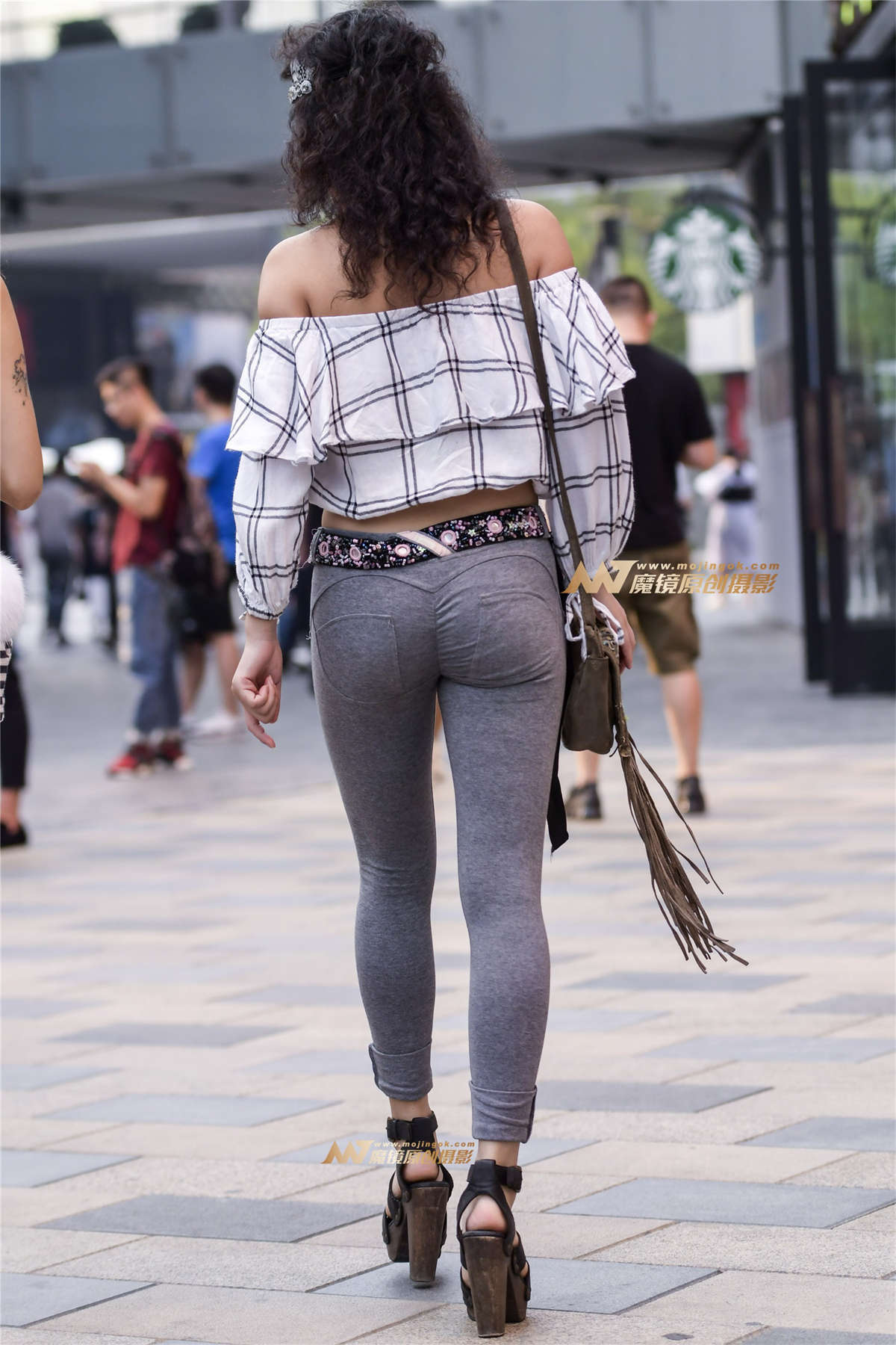 图片[2]-极品小魔女-日更街拍