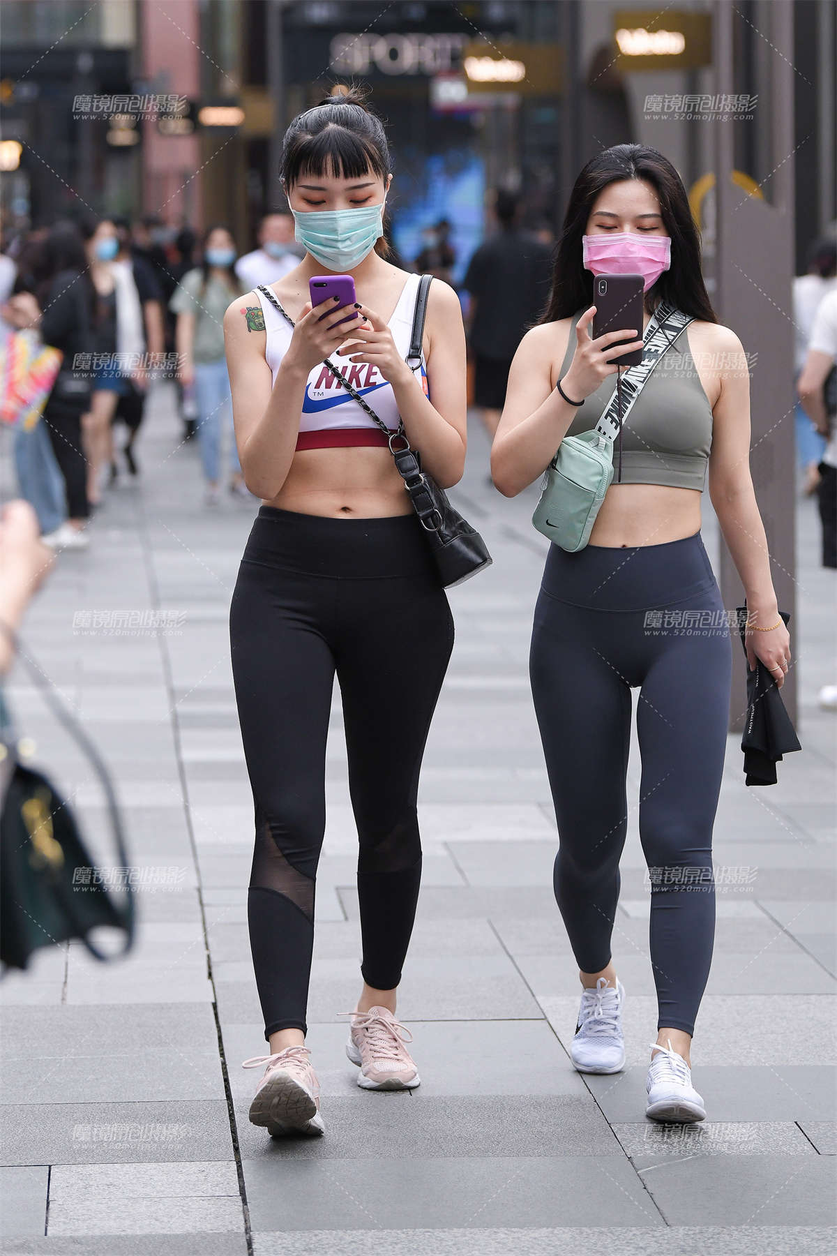 黑灰瑜伽裤-日更街拍