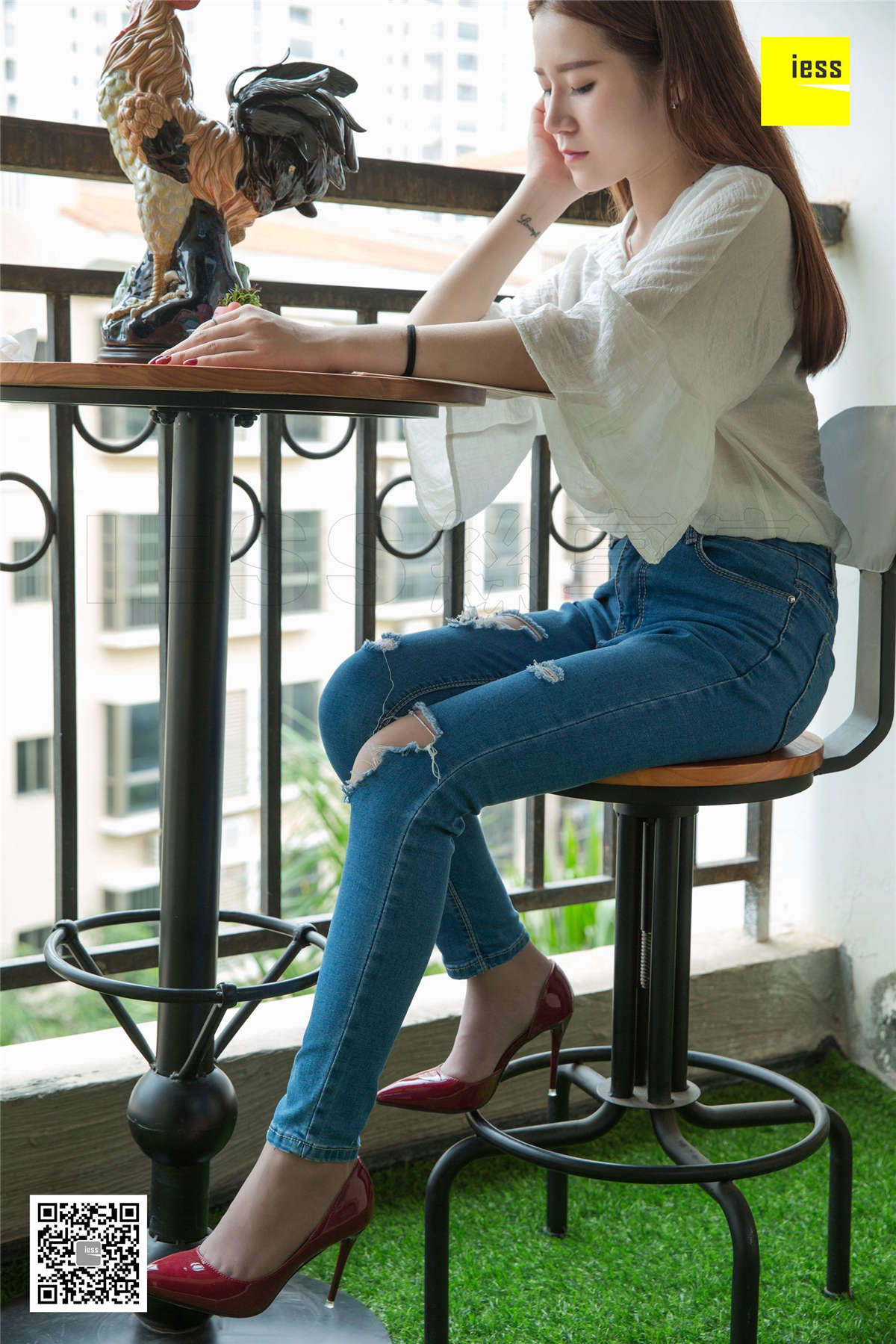 IESS异思趣向 丝享家323期：好大的一个洞名利姐-日更街拍