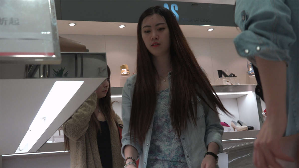 图片[2]-白嫩玉足MM-日更街拍