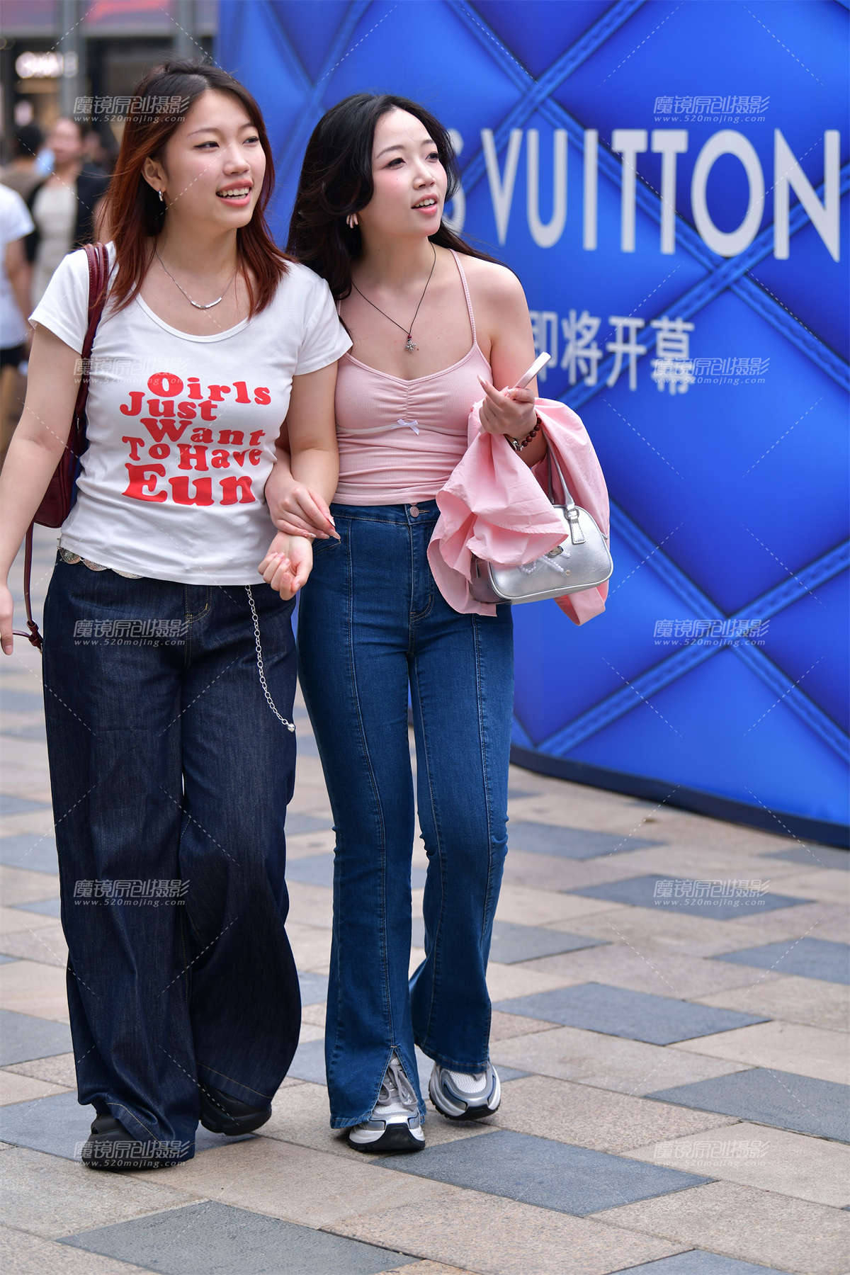 ★闺蜜甜美牛仔裤美女-日更街拍