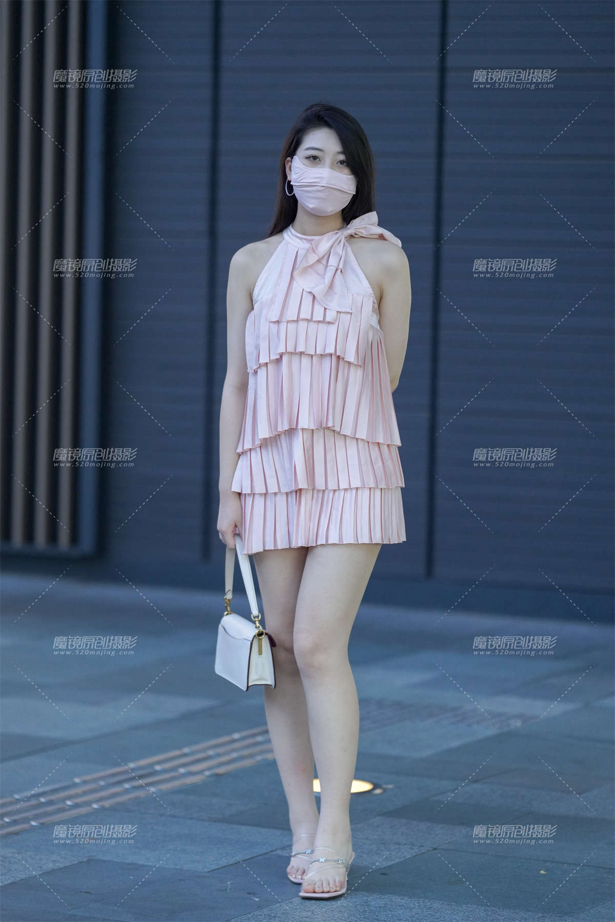 粉裙牛奶肌-日更街拍