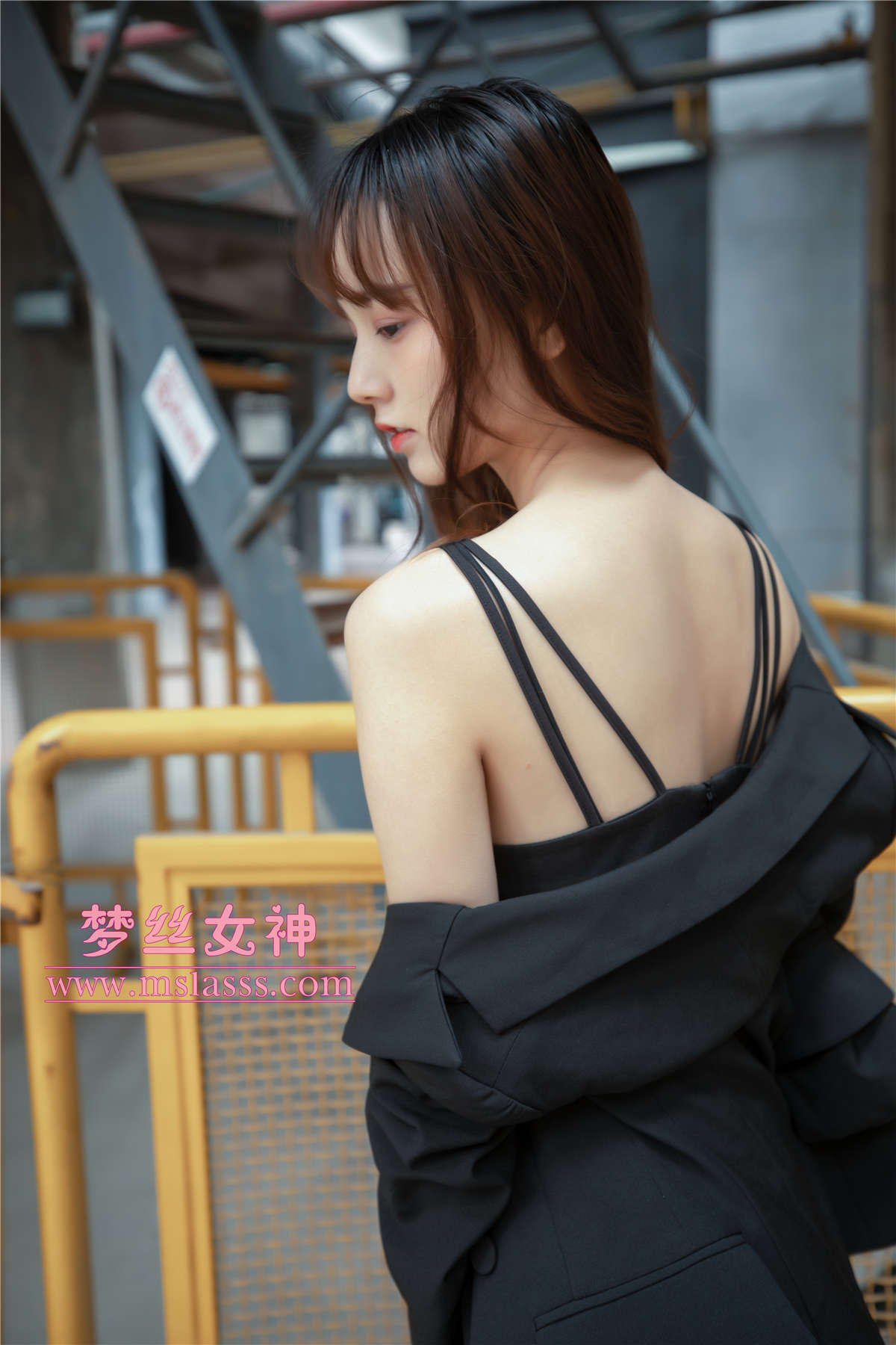 2020.04.25 玥玥《火车超自然系》-日更街拍