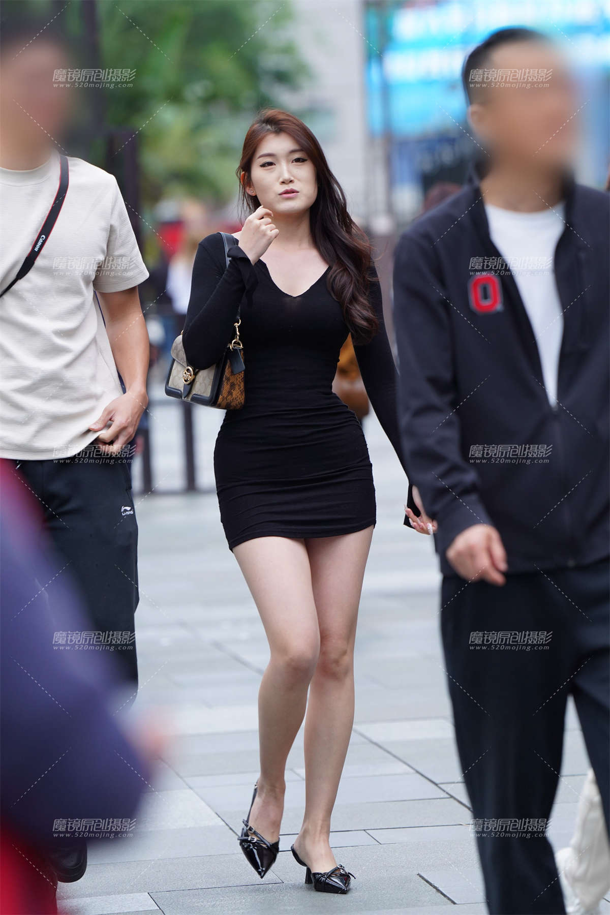 图片[2]-黑裙美腿-日更街拍