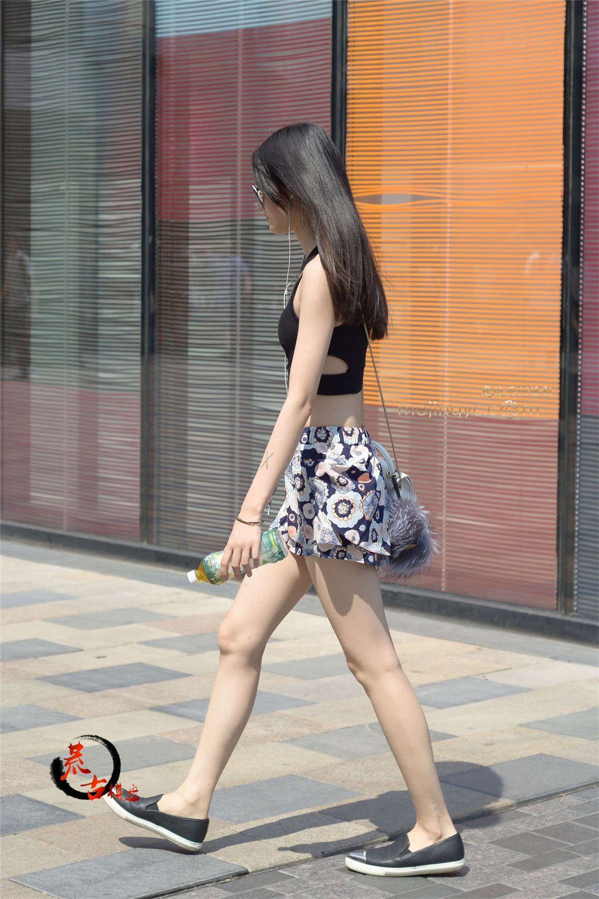 图片[2]-8-06 秀蛮腰-日更街拍