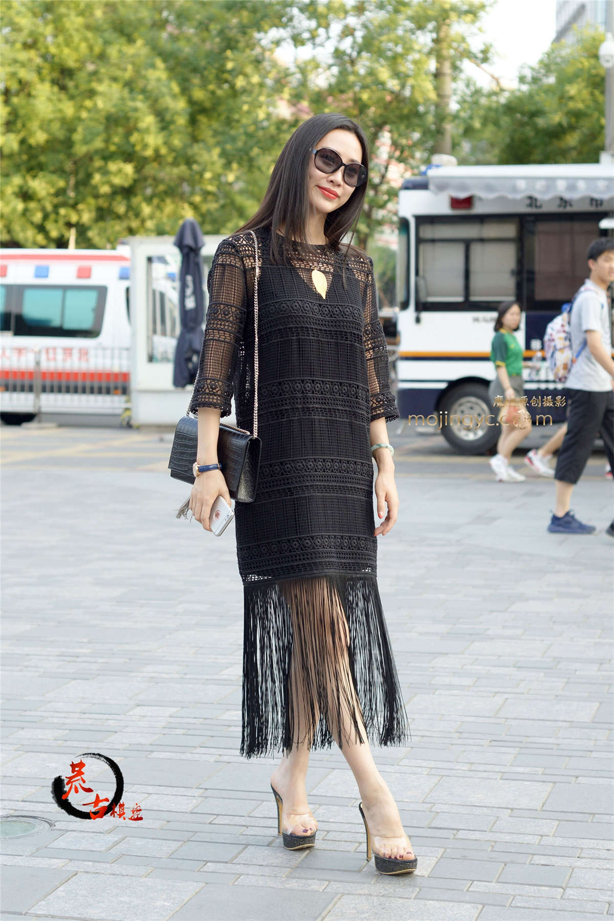 图片[2]-8-6 黑色流苏裙，优雅秀自身-日更街拍
