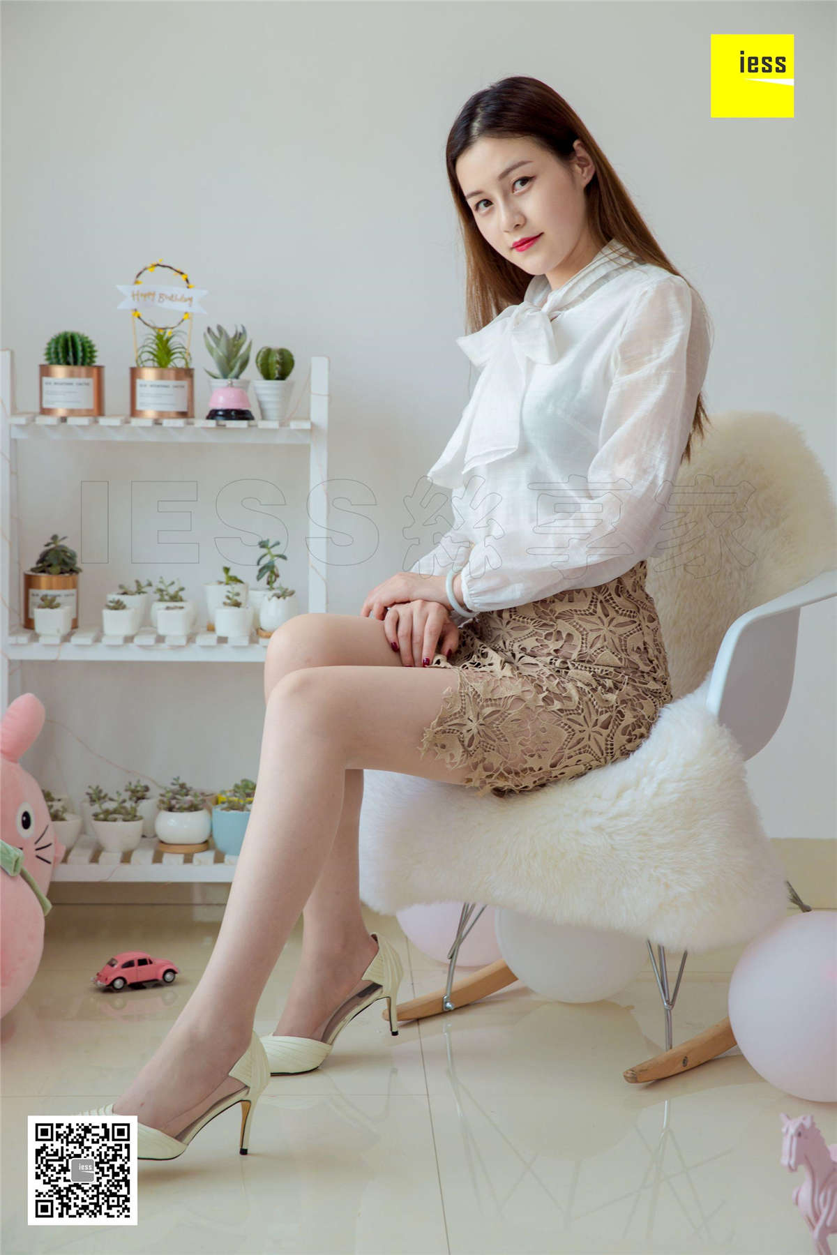 IESS异思趣向 丝享家326期：九妹的星星镂空裙九妹-日更街拍