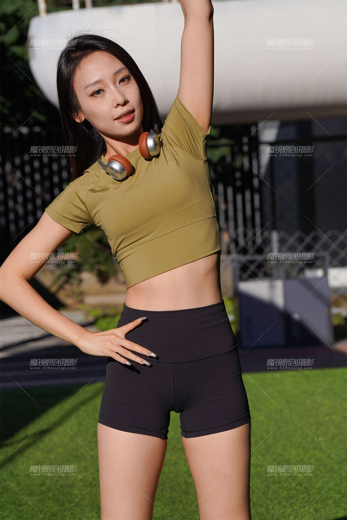 图片[2]-黑色运动短裤女孩-日更街拍