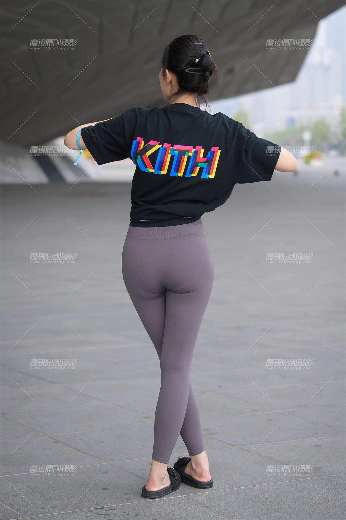 图片[2]-【街拍之魂赛帖】美丽的紫色紧身-日更街拍