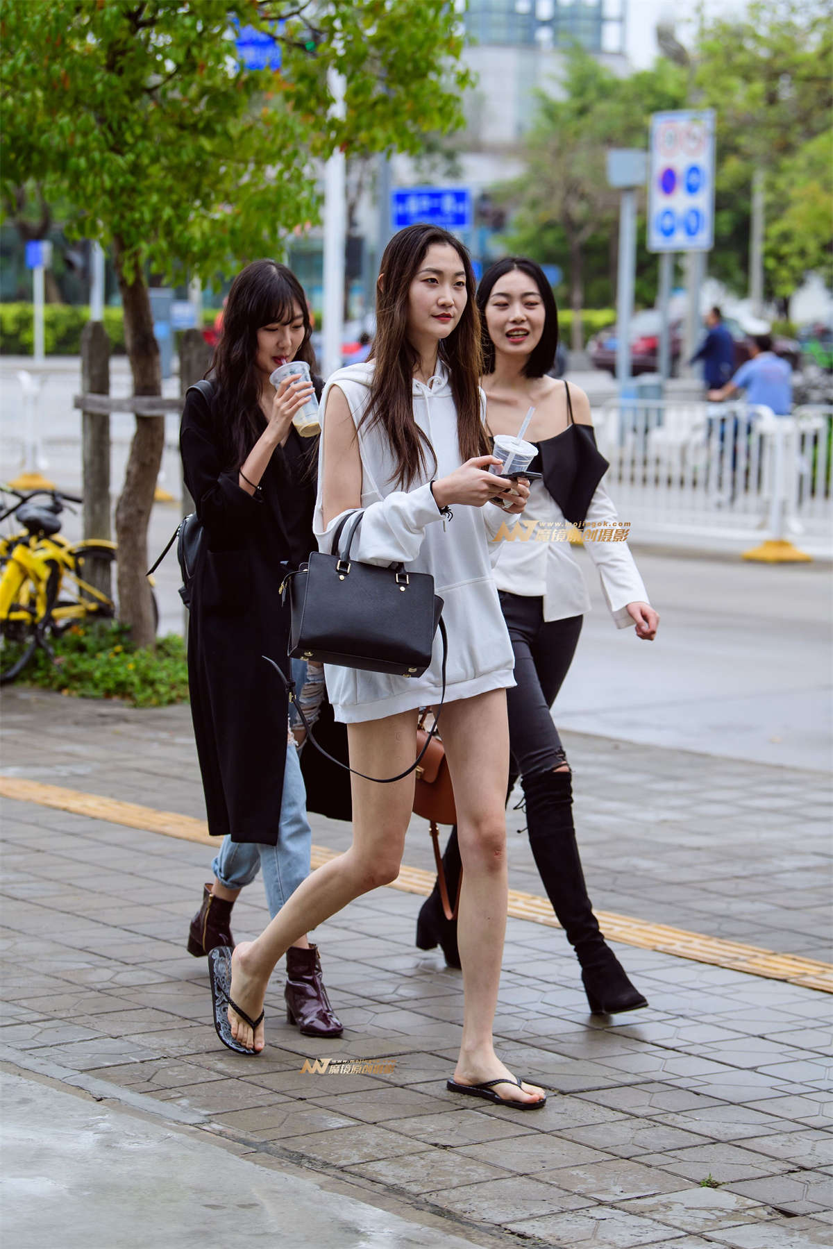 2018深圳时装周-雪白的大长腿模特-日更街拍