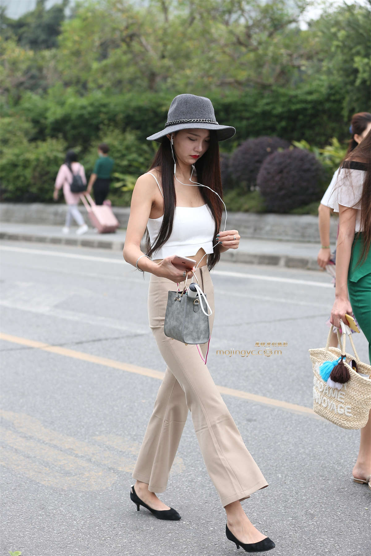 帽子背心mm-日更街拍