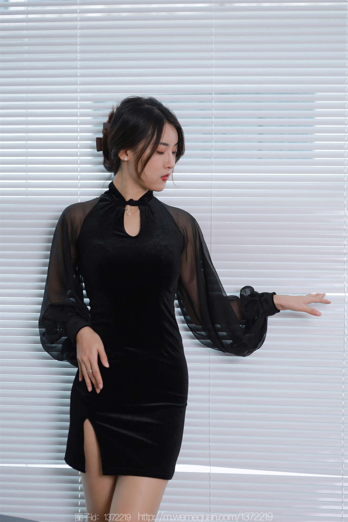 IESS异思趣向 2022.12.15 丝享家1299：小宝 黑色旗袍白纸扇-日更街拍