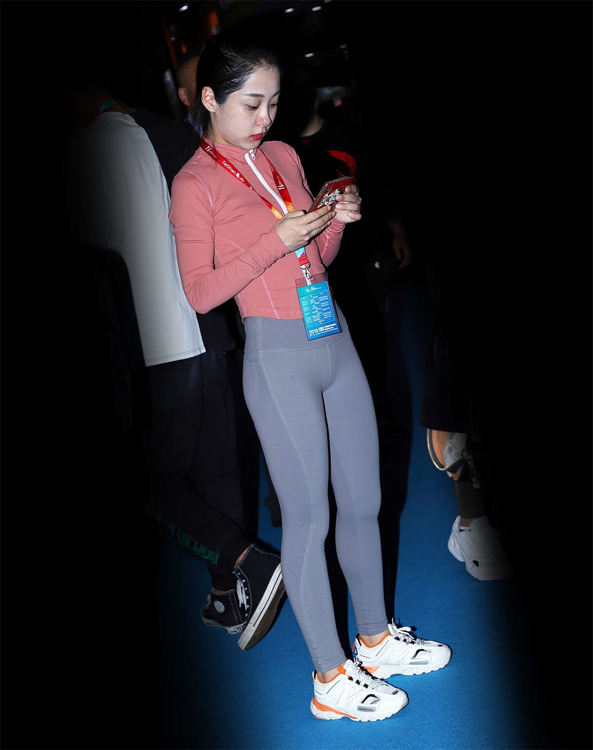 图片[2]-红色上衣马尾辫小嘟囔-日更街拍