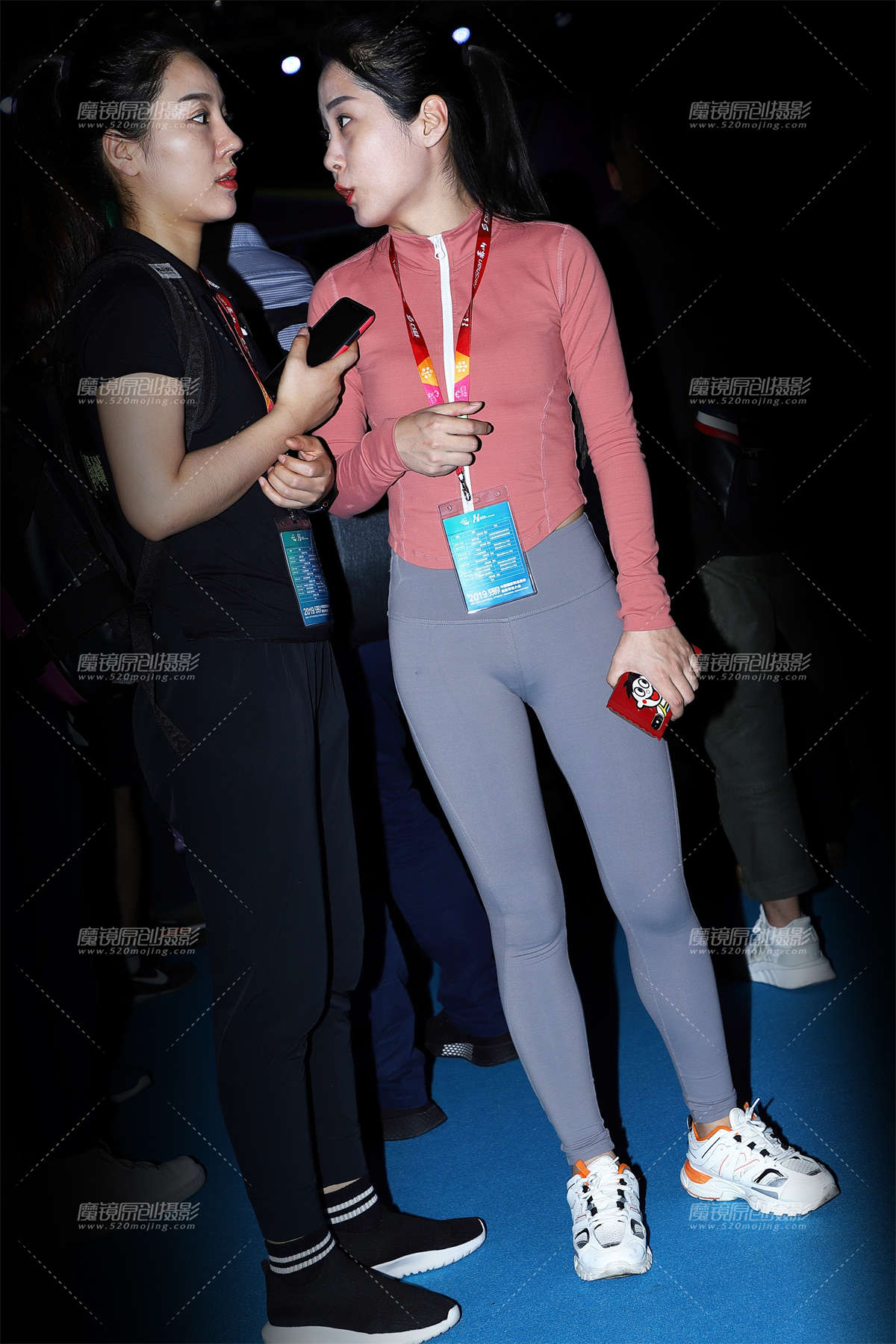 红色上衣马尾辫小嘟囔-日更街拍