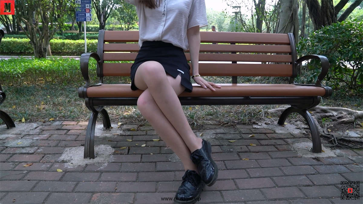 图片[2]-MussGirl慕丝女郎视频 No.020 医科大学刚毕业实习医生诗诗公园长椅修超薄丝足-日更街拍