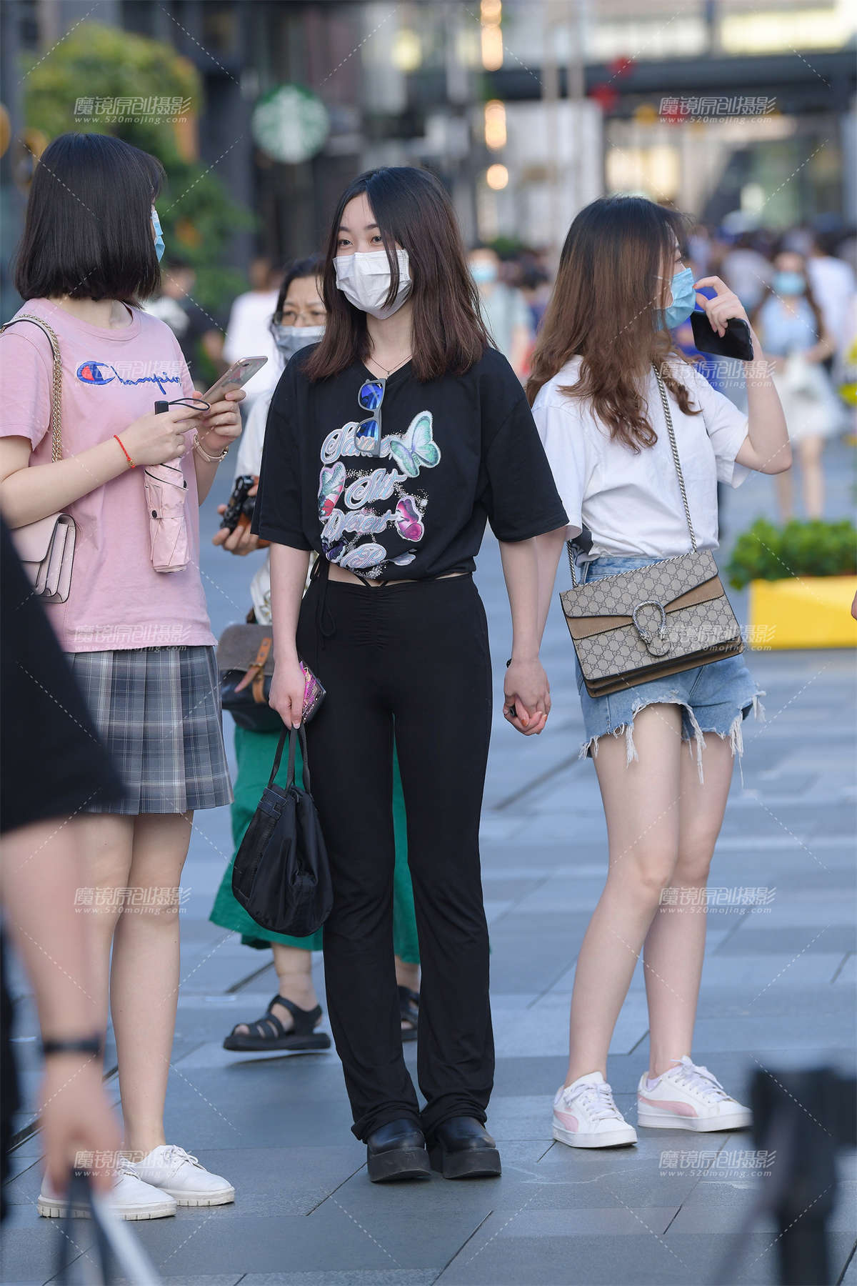 年轻女孩，身材倒不赖~-日更街拍