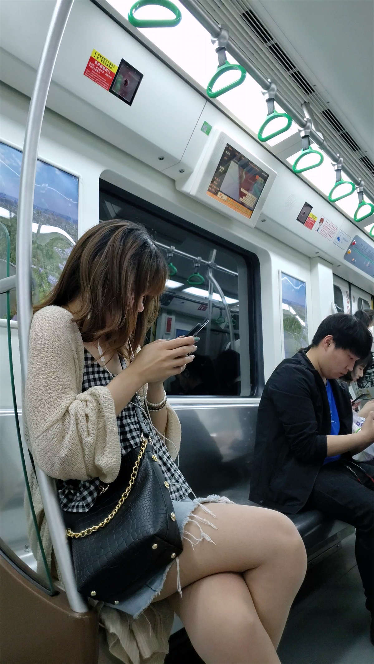 图片[2]-牛仔短裙、丝袜美腿-日更街拍