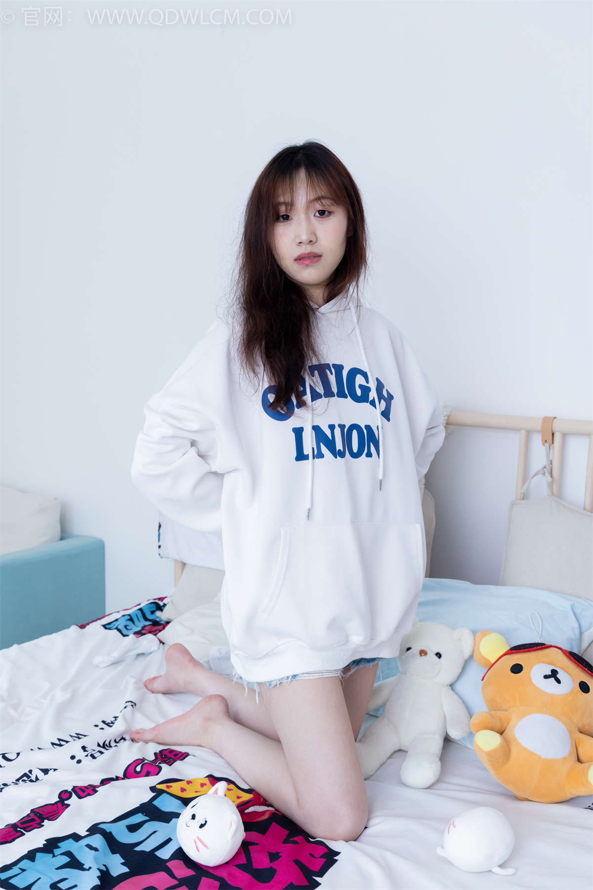 物恋传媒 NO.1970 绵绵-让梦冬眠-日更街拍