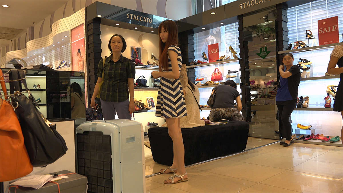 图片[2]-妹子这一双脚丫简直无与伦比-日更街拍