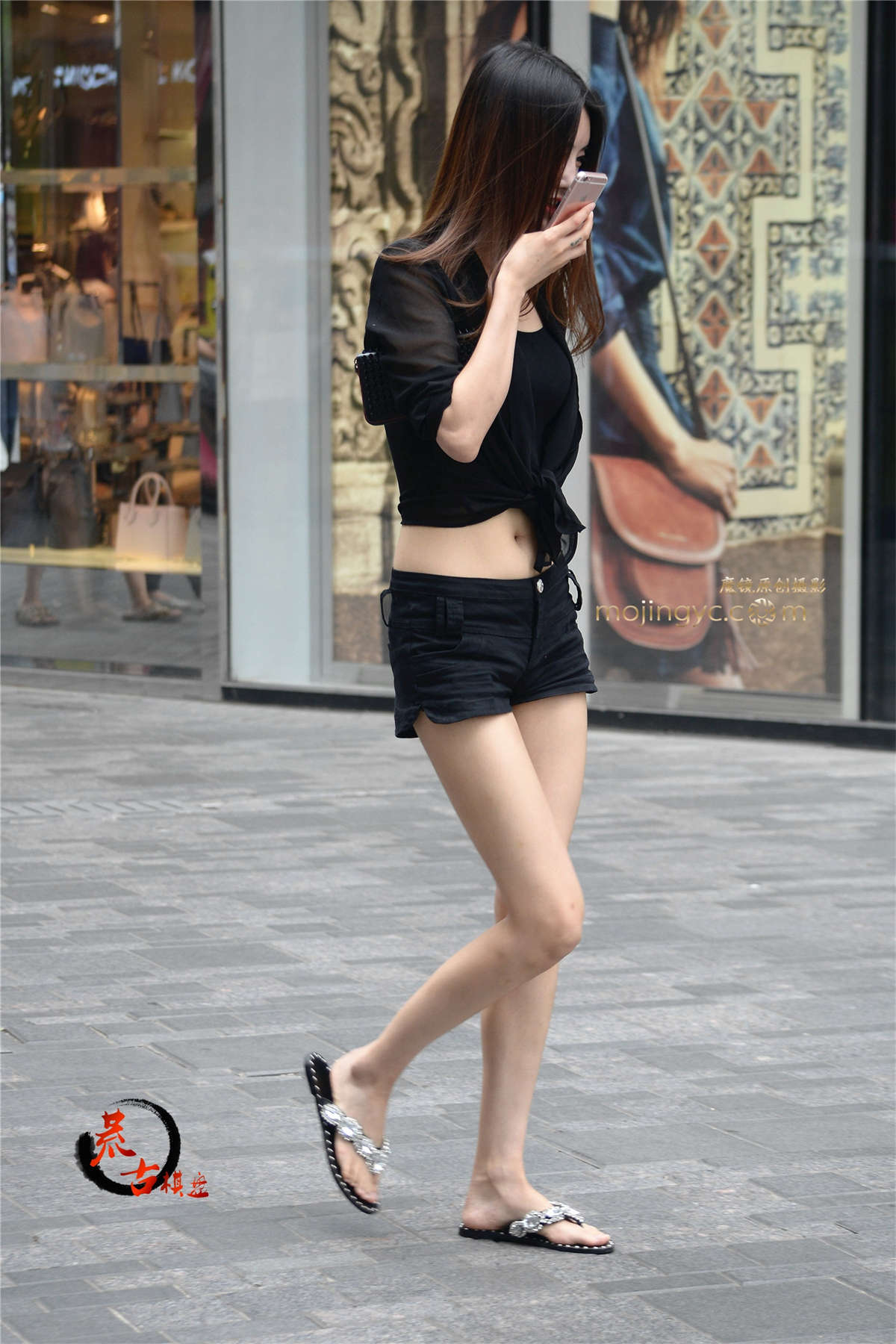 8-7 露腰秀长腿-日更街拍