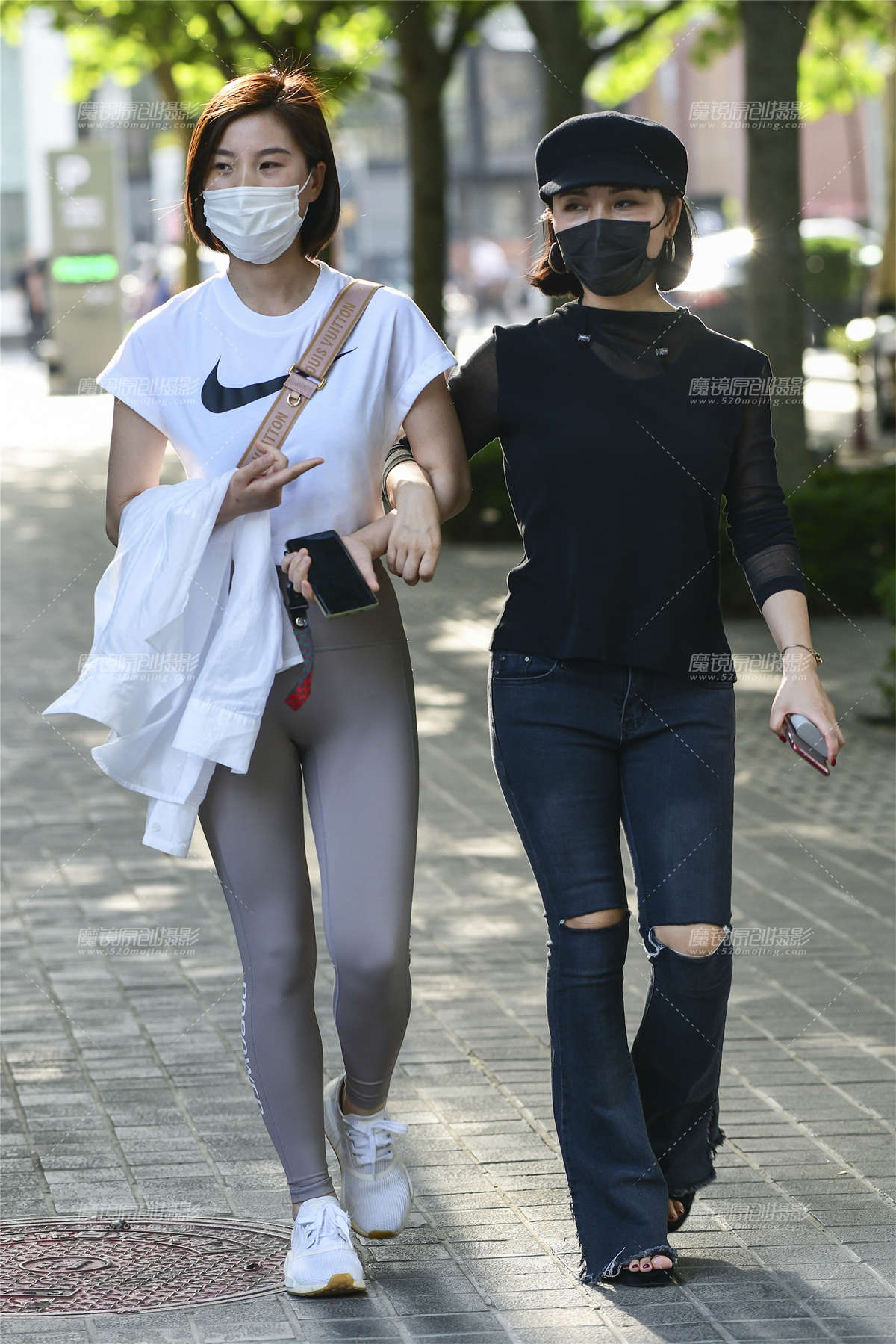 瑜伽裤美女闺蜜-日更街拍