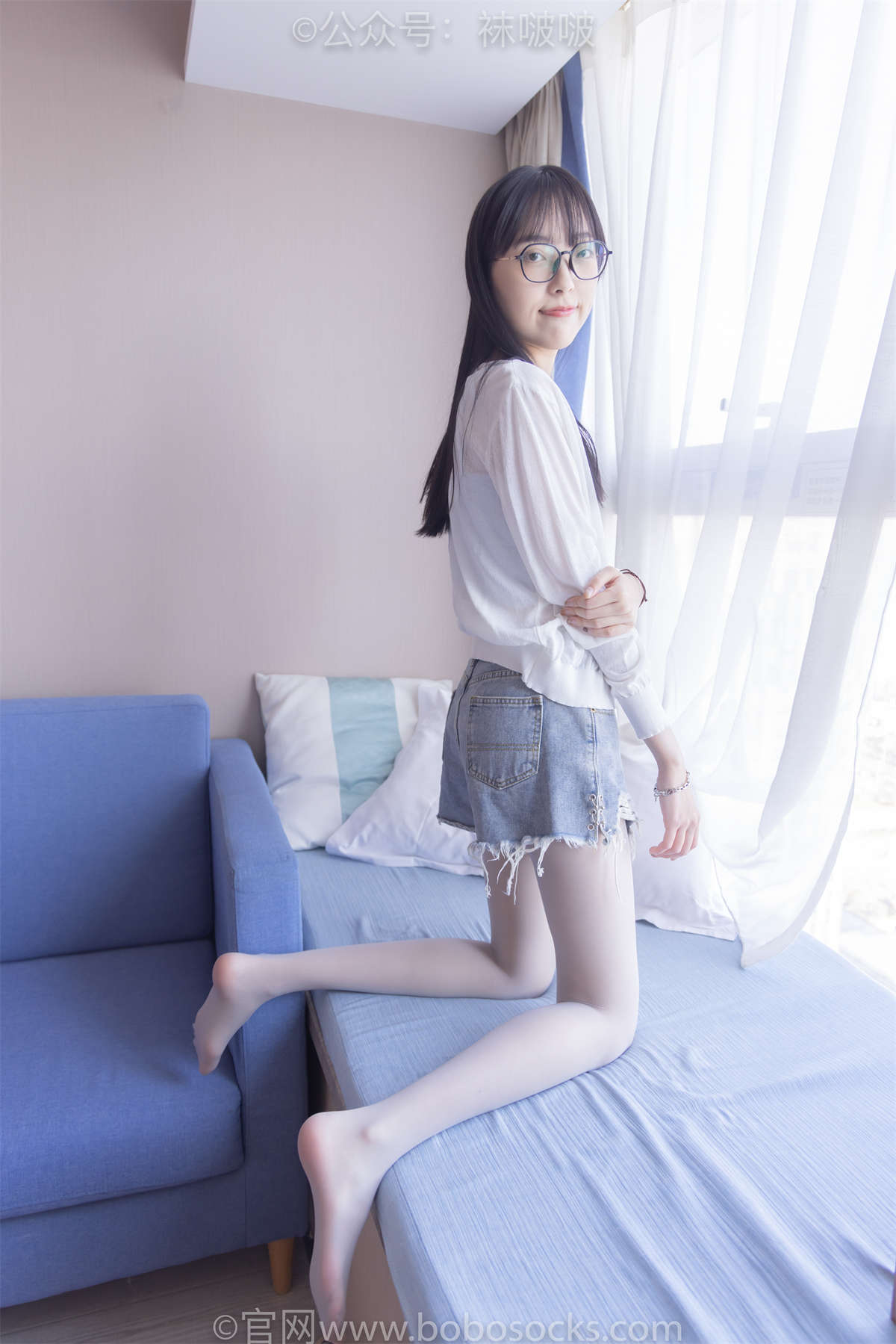 图片[2]-袜啵啵 No.083 稚予-高跟鞋、凉鞋、白丝、裸足涂白色指甲油剧情 花絮版-日更街拍