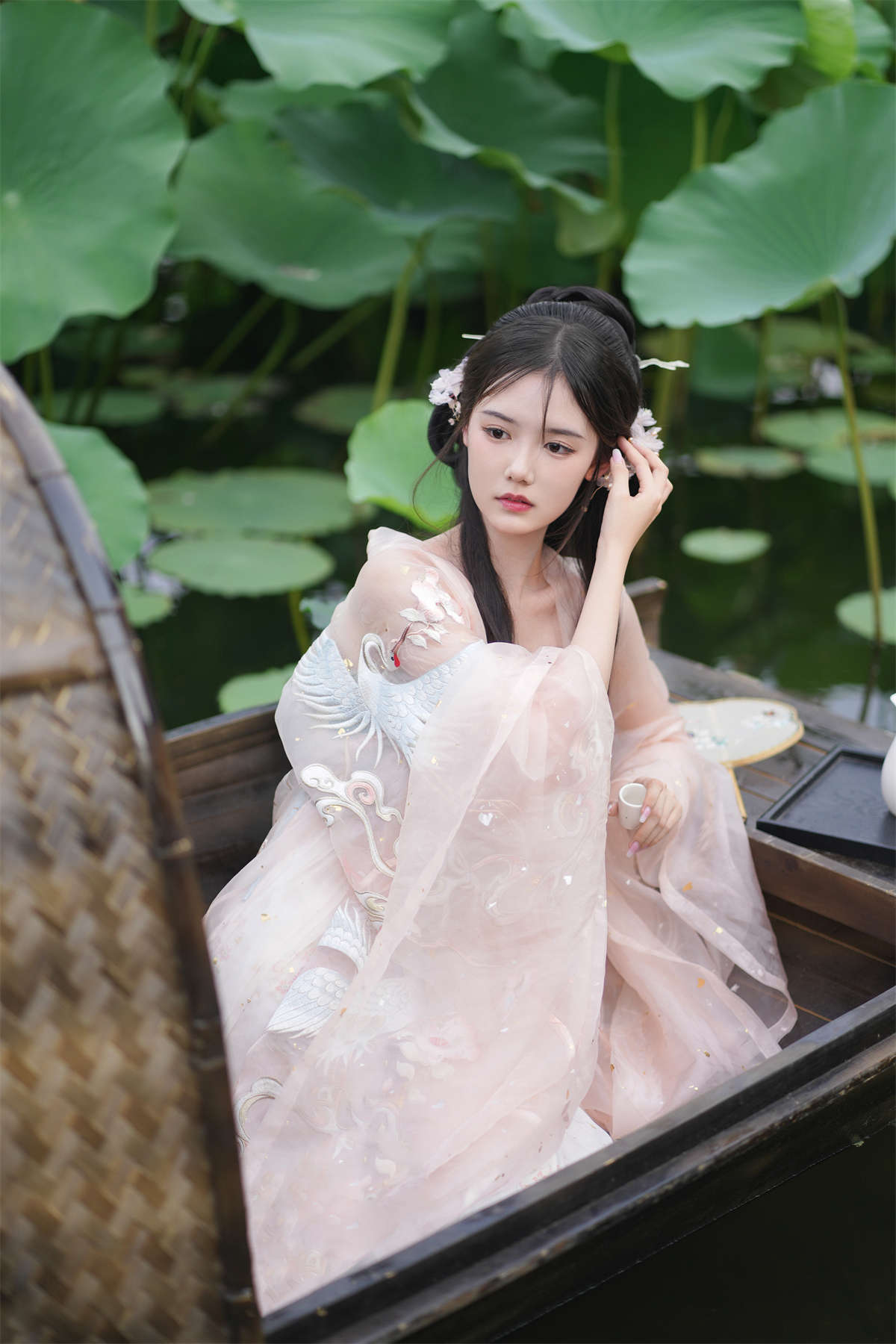 YITUYU艺图语 2023.08.25 水面清圆一一风荷举 是鱼干啊～插图1