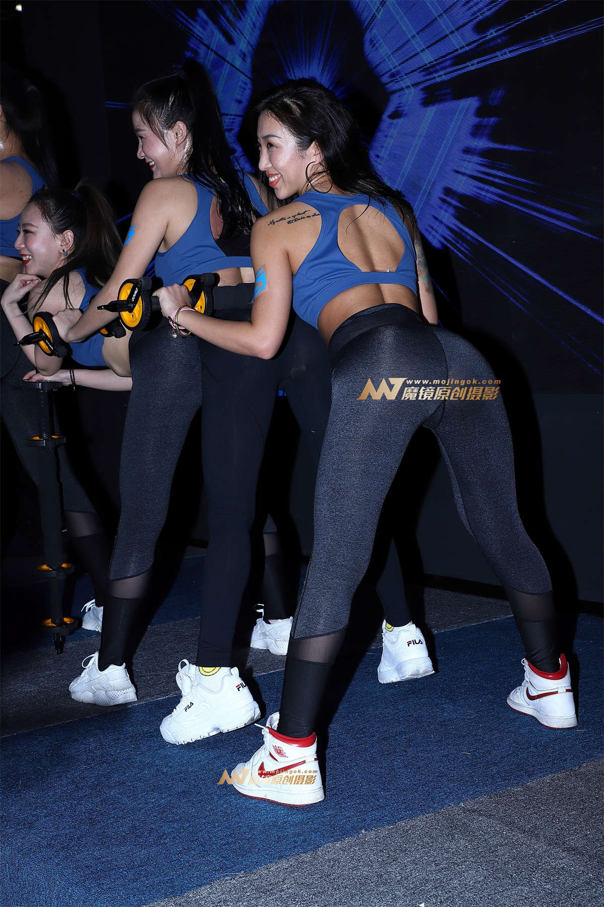 【Mark赛帖】闪烁的黑色紧身裤插图1