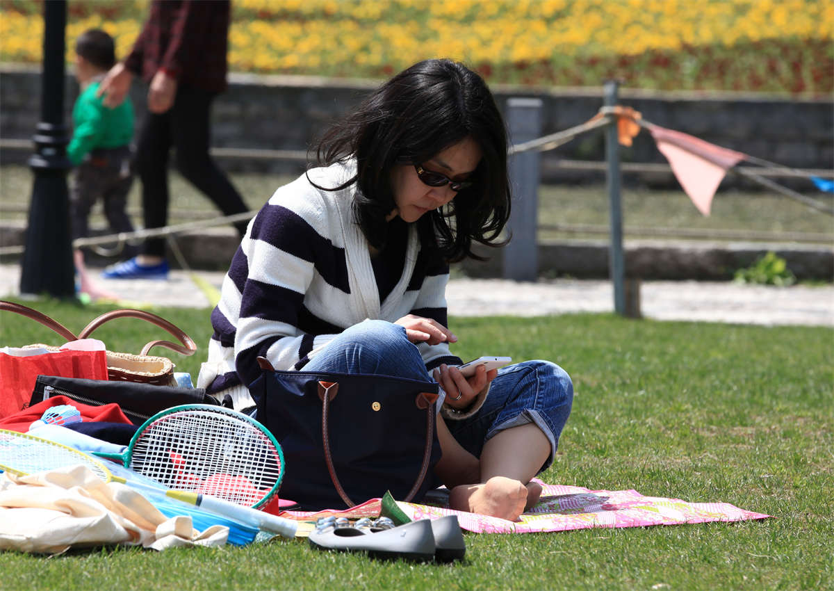 图片[2]-踏青公园街拍系列No.204 轻熟日本美妇的通透长丝-日更街拍