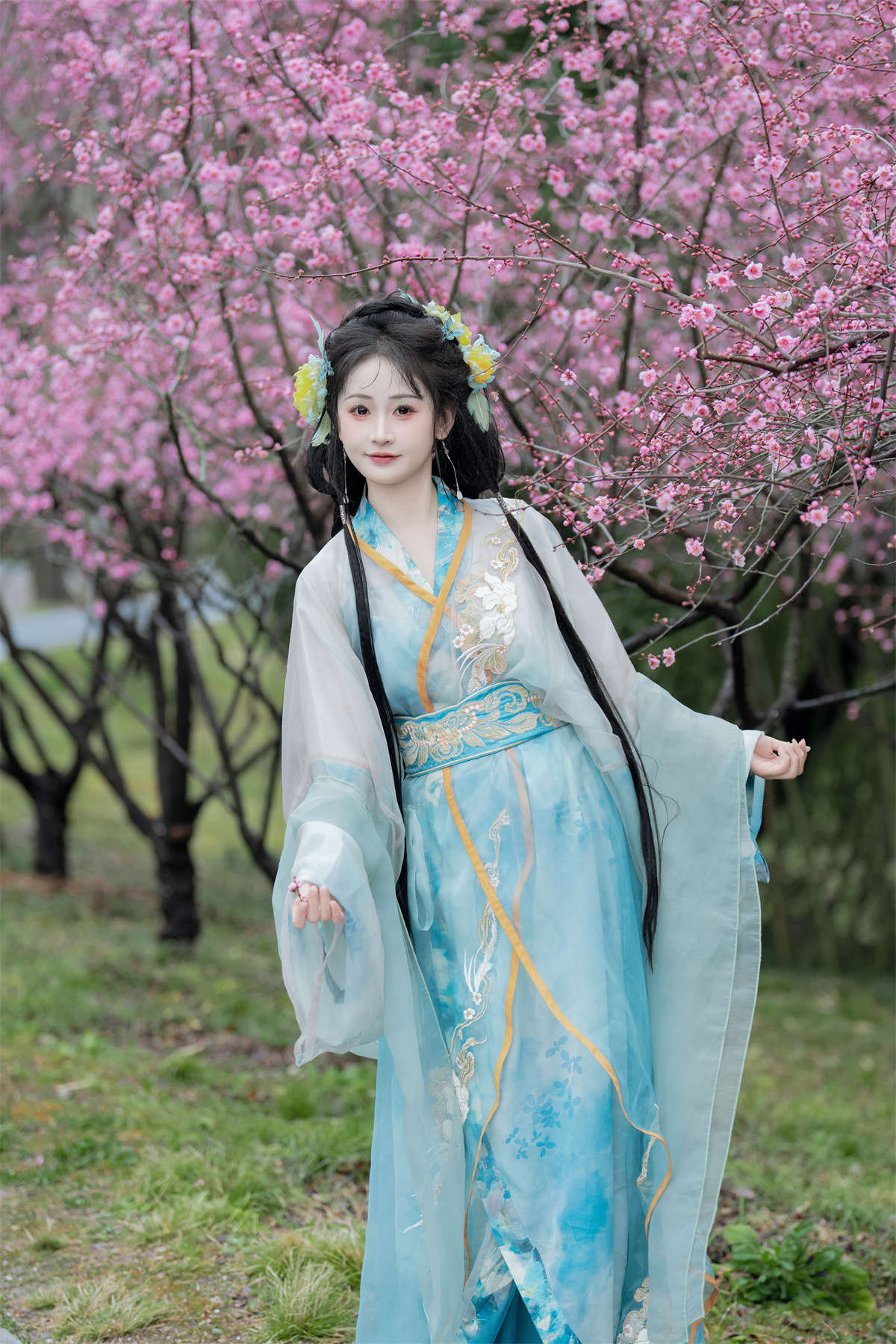 YITUYU艺图语 2025.04.14 阴天梅花 湫一只岁岁-日更街拍