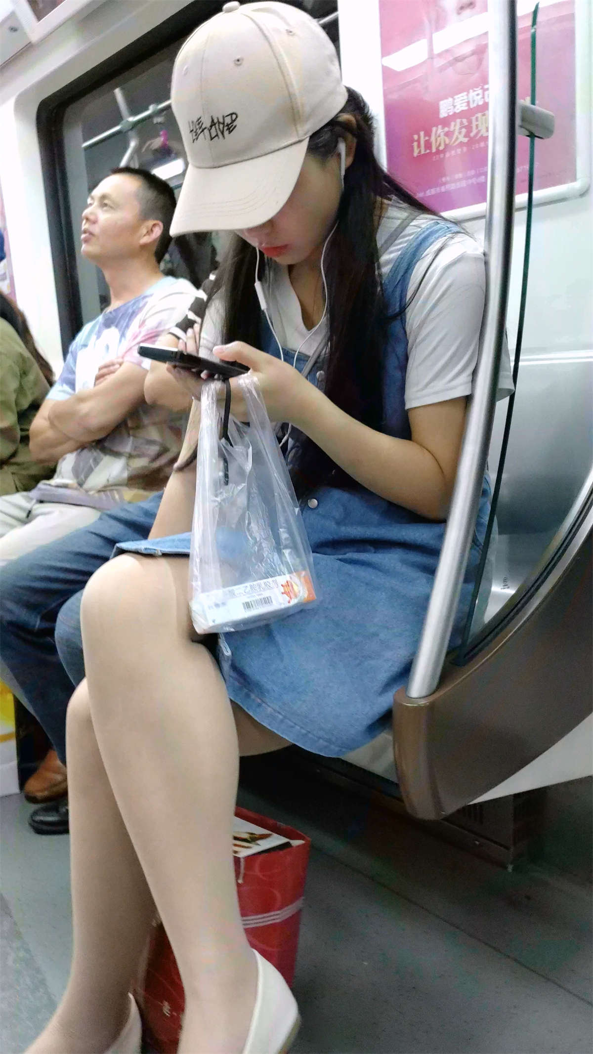 气质牛仔外套小姐姐-日更街拍