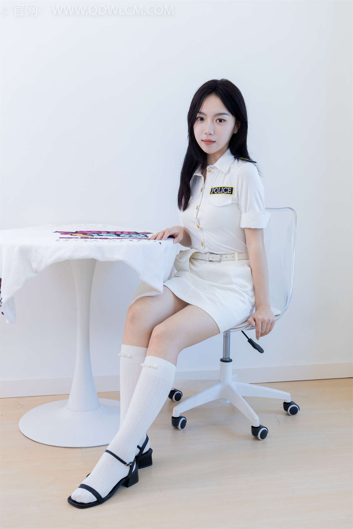 物恋传媒 NO.1975 纱纱-月半弯-日更街拍