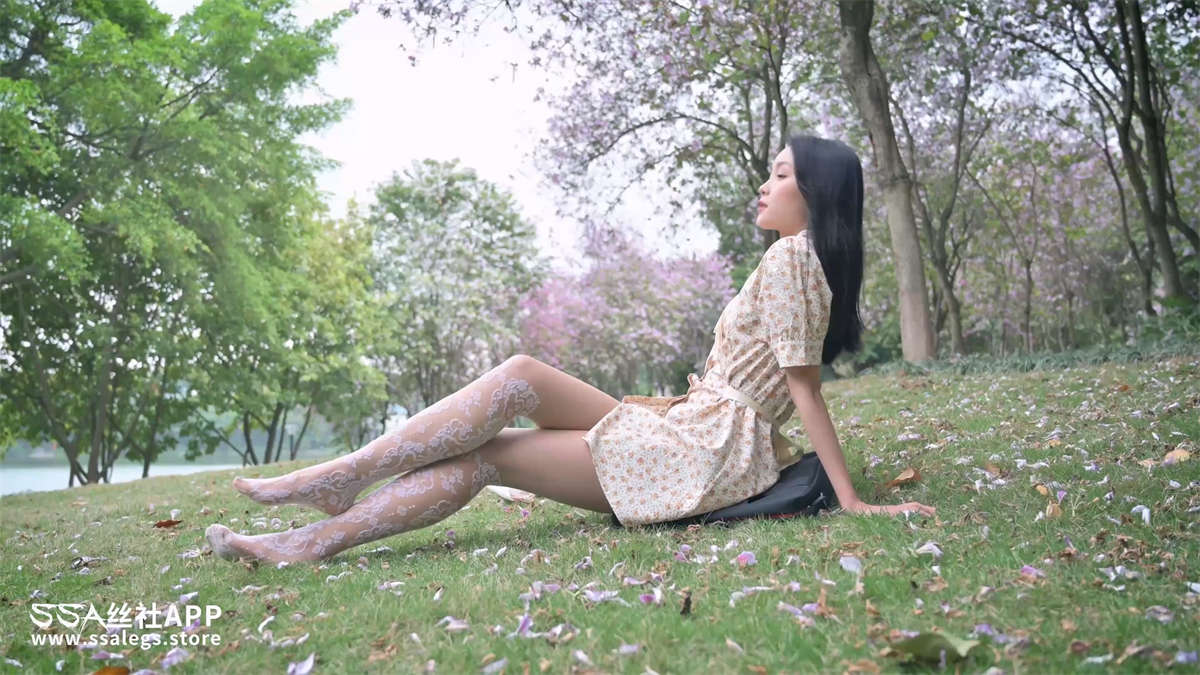 SSA丝社视频 NO.0167 君君 涞觅维纳斯优雅镂空提花丝袜-日更街拍